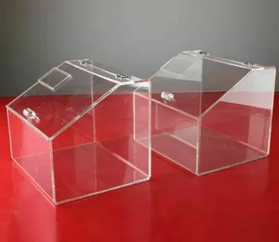 custom acrylic box in dubai