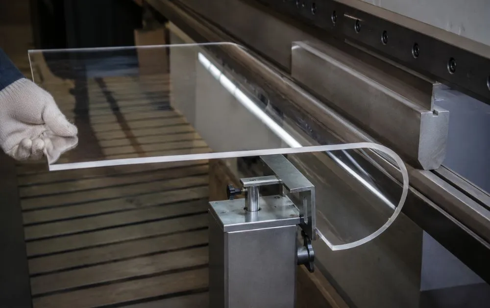 Professional Acrylic Bending in UAE for Custom Fabrication